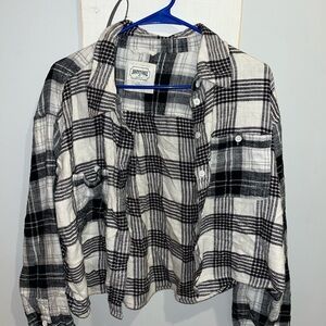 American Eagle Outfitters Black and White Cropped Plaid Button Up 🥀
